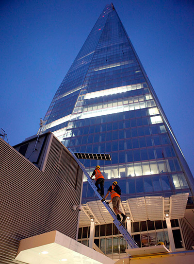 Greenpeace Shard: The six female protesters begin their unauthorised ascent of the skyscraper