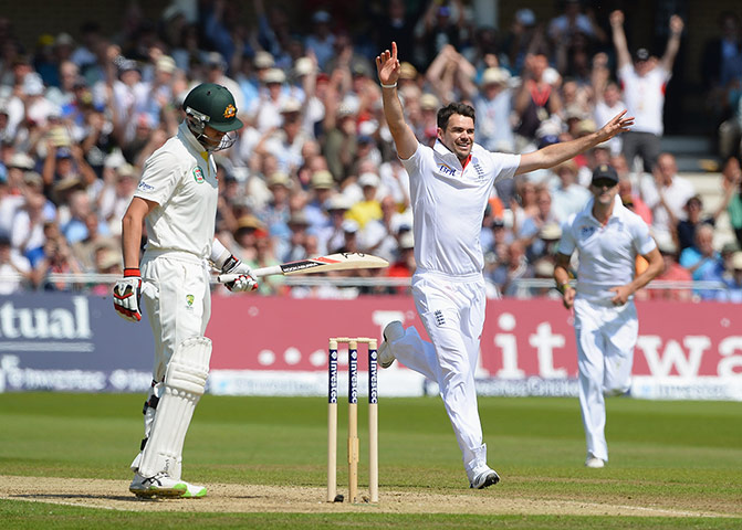 Ashes first test day 2: James Anderson celebrates after Peter Siddle goes