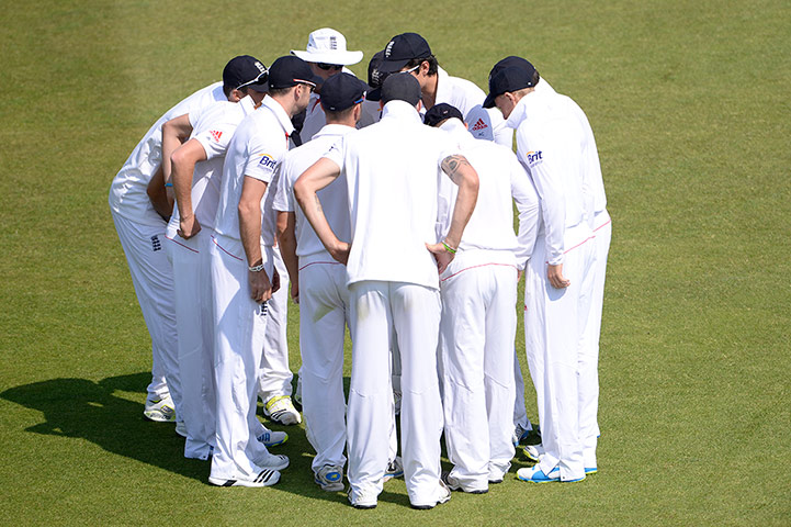 Tom Cricket day 2: England players huddle