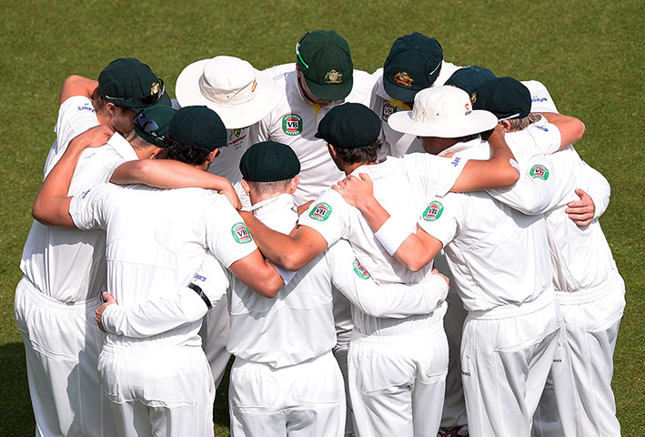 ashes day 3 gallery: The Aussies have a huddle just before play starts