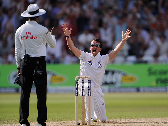 ashes first test day 4: Graeme Swann celebrates