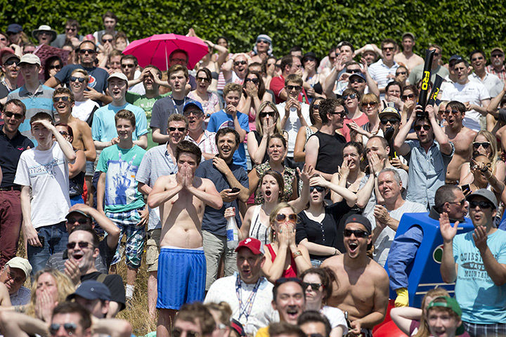 Red Bull Soapbox Race: Spectators react as a team crashes