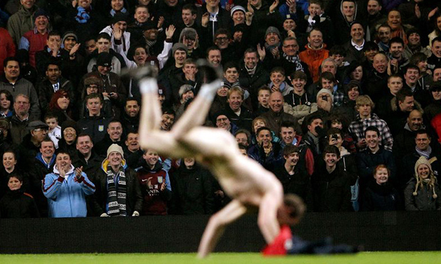 streakers: Villa streaker