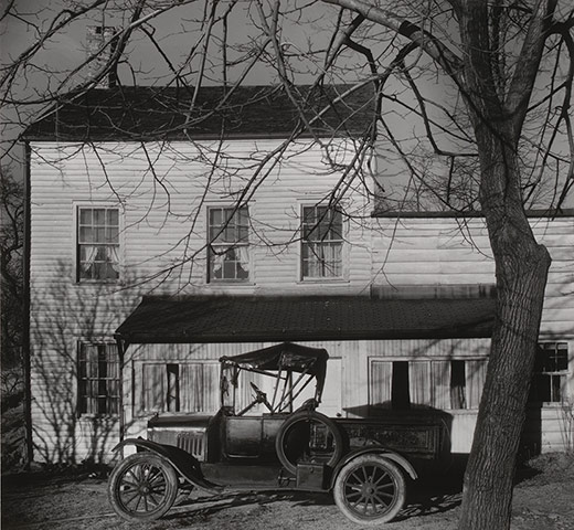 Walker Evans: Farmhouse in Westchester County, New York, 1931