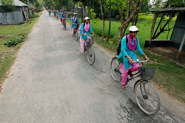 Info Ladies: helping Bangladeshi women with laptops and Internet connections, Bangladesh
