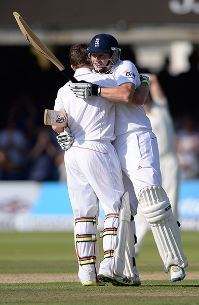 cricket: 2nd ashes test day one