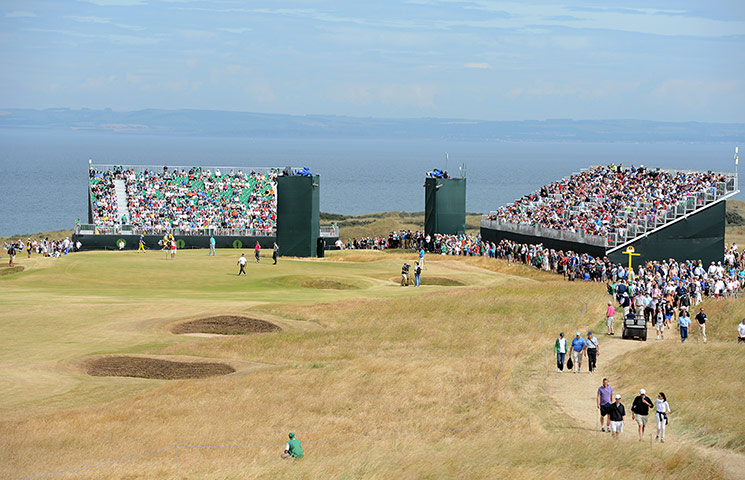 Open Golf : General View of the 11th green during the first round