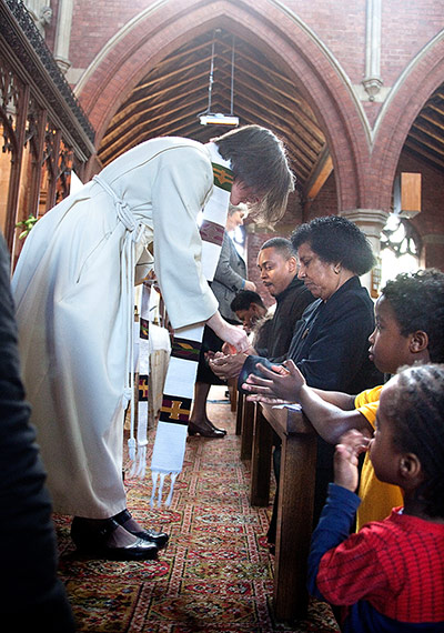 CofE: Rev Catherine Grylls giving communion