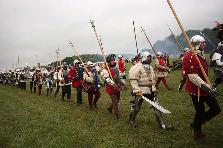 History Live! event: Re-enactors take part in 'War of the Roses' re-enactment