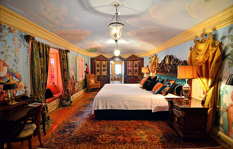 Versace house: The Empire Suite 