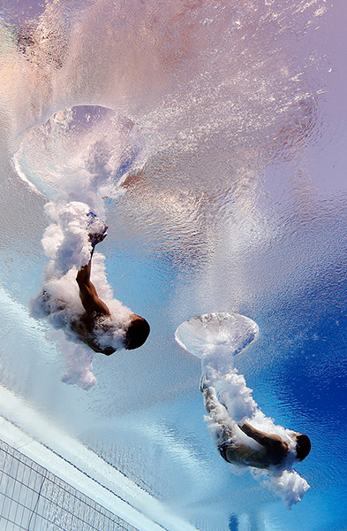 Divers underwater: Ooi Tze Liang and Azman Shmad Amsyar of Malaysia compete in the men's 3-met