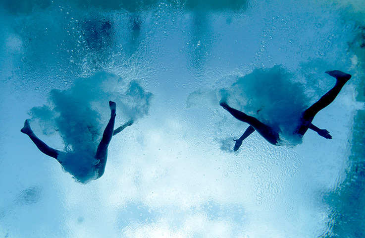 Divers underwater: Samantha Pickens and Amanda Burke 