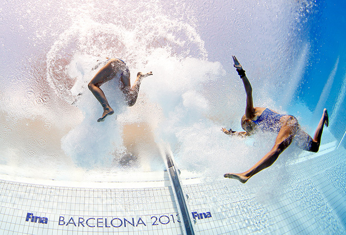 Divers underwater: Tonia Couch and Sarah Barrow of Great Britain 