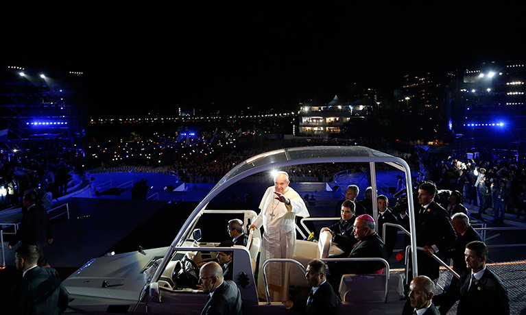 Pope Brazil updated: Pope Francis greets Catholic faithful upon arrival at Copacabana beach