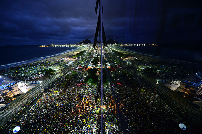 Pope Brazil updated: Thousands of young people gather at Rio de Janeiro's Copacabana beachfront 