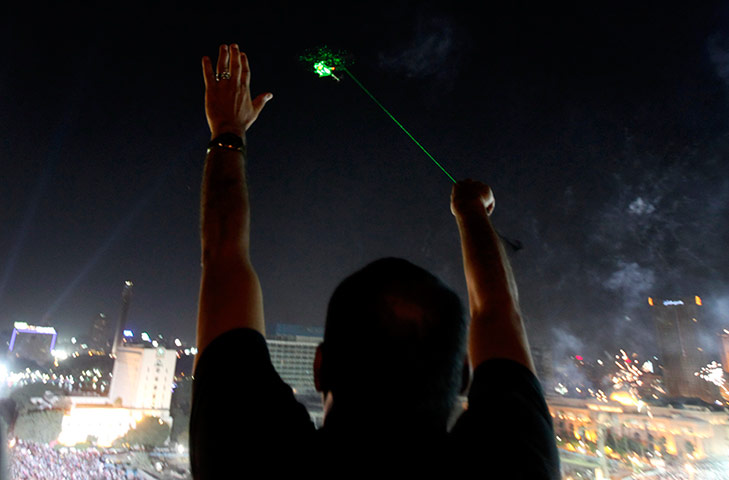 Cairo clashes: Laser shooter