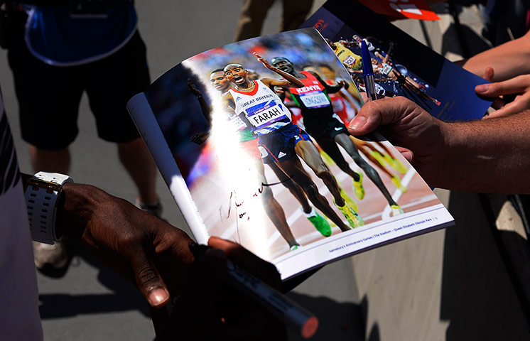 anniversary games: Mo Farah signs an autograph 