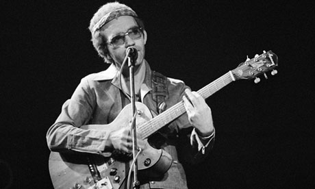 JJ Cale, songwriter behind Cocaine and After Midnight, dies aged 74