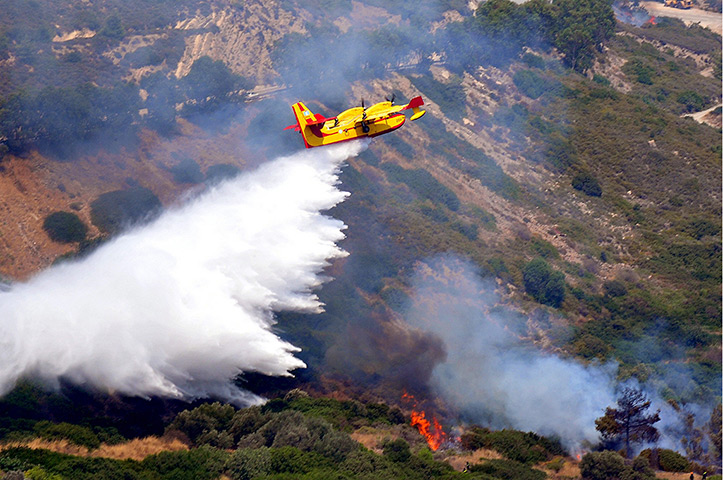 Wildfires Greek islands: Six water-bombing aircraft, four helicopters and more than 250 firefighters
