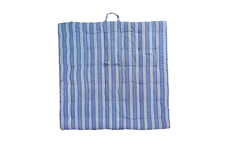 Posh Picnic-in pictures: Posh Picnic - blue and white striped rug