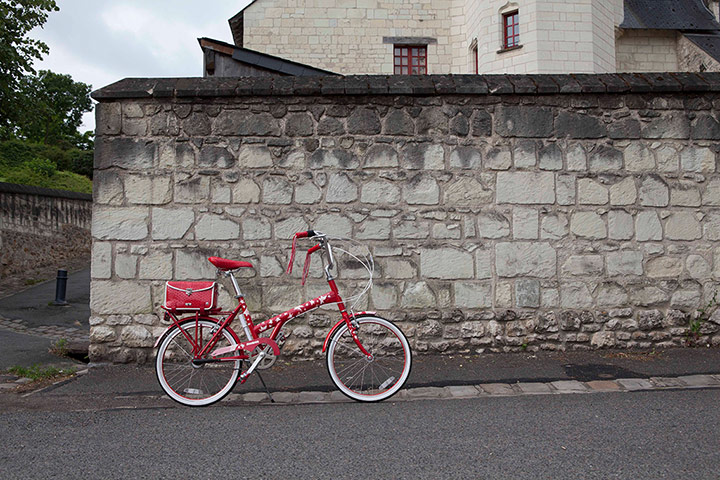 On The Road - Velo: red bike on side of street
