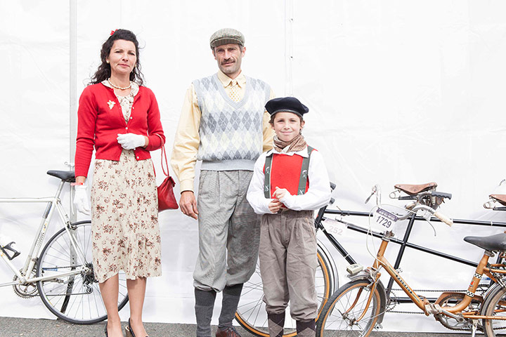On The Road - Velo: family dressed in vintage clothing near bikes