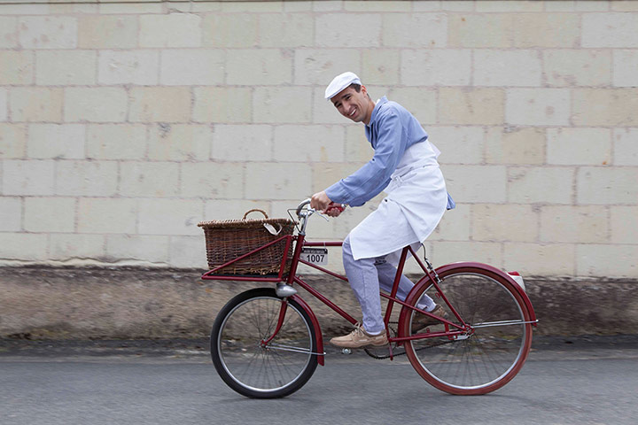 On The Road - Velo: man dressed in vintage clothing on bike