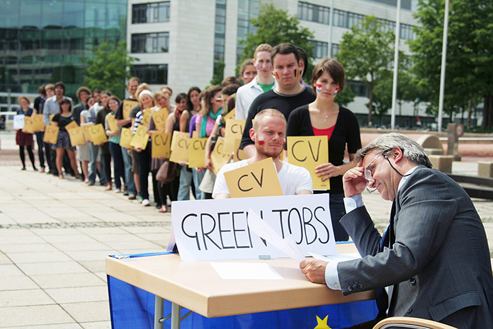 connect4climate: people lining up for jobs