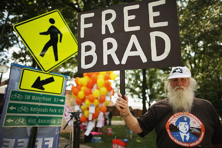 Bradley Manning protests: Supporters outside Fort McNair 