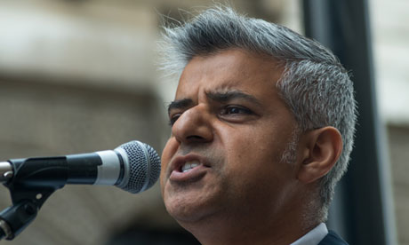 Mutur-e Sadeq Khan - Sadiq-Khan-MP-speaks-to-a-010