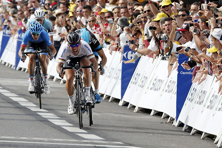 Tour de France stage 5: Britain's Mark Cavendish sprints to win
