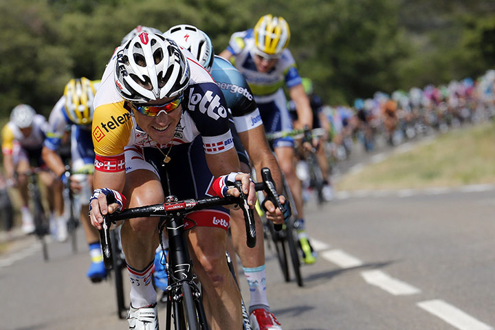 Tour de France stage 5: Adam Hansen leads the peloton