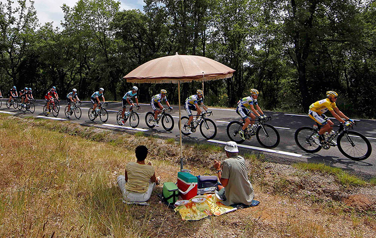 Tour de France stage 5: Fans picnic as the pack of riders go by