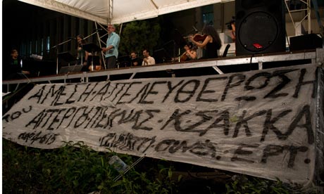 A banner before the stage reads, immediate release of Kostas Sakkas, who is on hunger strike
