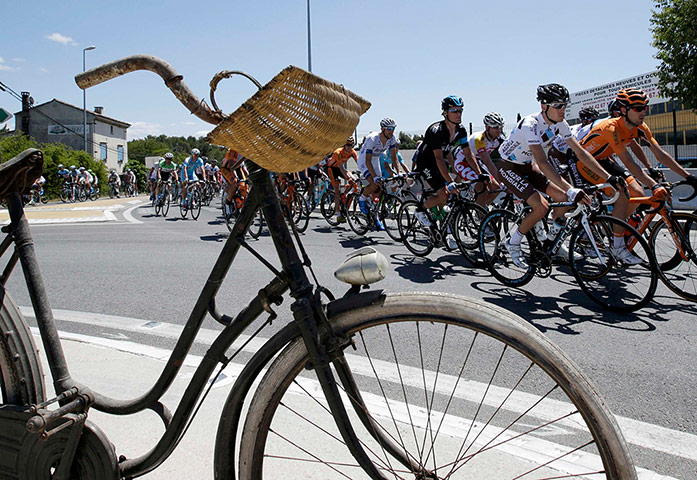 Tour de France stage 6: Old bicycle