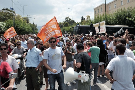 Municipal workers march in front of the Greek Parliament in Athens on July 5, 2013 after Greek officials have apparently proposed that 4.000 municipal police officers be transferred to the Greek Police force.