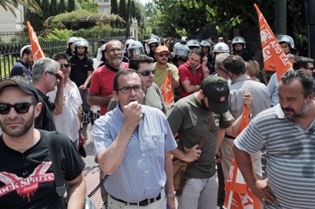 Municipal workers protest in front of the of the Administrative Reform ministry in Athens on July 5, 2013 after Greek officials have apparently proposed that 4.000 municipal police officers be transferred to the Greek Police force.