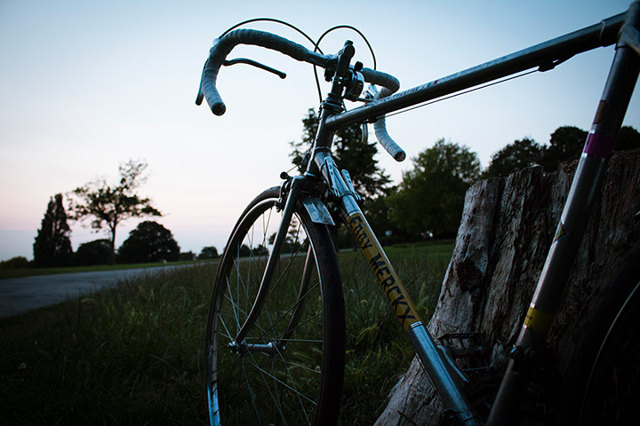 Canonlowlight: Bike in field in evening