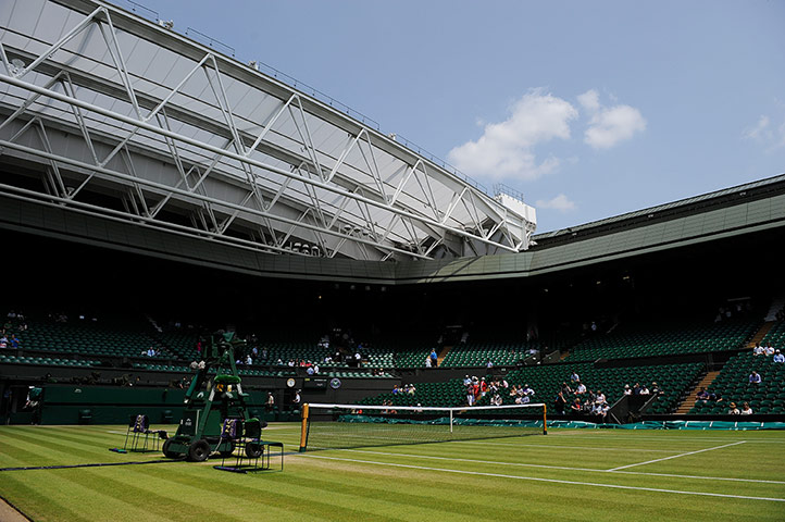 Wimbledon day 11: Centre Court starts to fill up