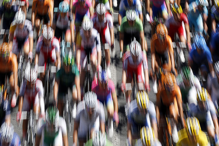 Tour de France stage 7: Pack in a blur