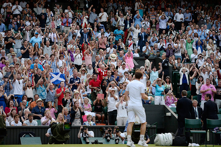 Andy Murray's Semi: Fans cheer Andy Murray