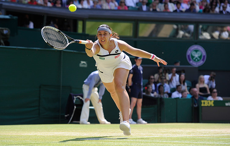 Tom's women's final: Marion Bartoli scampers across the baseline to return