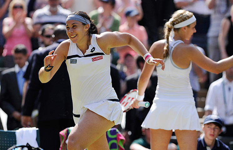 Tom's women's final: Marion Bartoli runs off court to go to her friends and family 