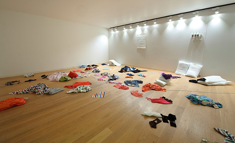 Lawrence Weiner, homage to John Chamberlain