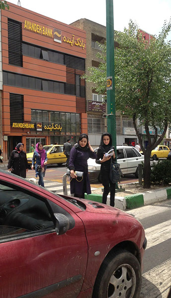 Iran gallery : Crossing Jordan street, Tehran 