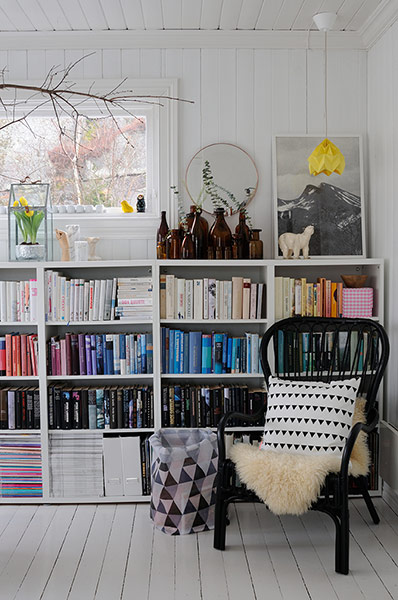 homes - norway house: white room with bookshelves and black chair