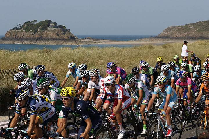 cycling: The pack rides during the 197 km tenth stage