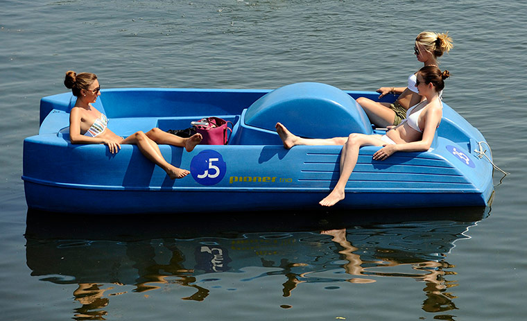 Hot weather day in pics: Britain's summer weather day in pictures