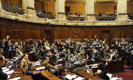 Uruguayan-MPs-vote-throug-008.jpg