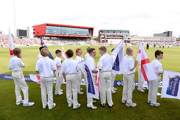 3rd ashes day 1 TJ: Flag wavers get ready